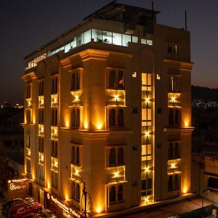 Raghunandan Palace - A Premier Boutique Stay, City Center & 500 Meters From City Railway Station أُودايبور المظهر الخارجي الصورة