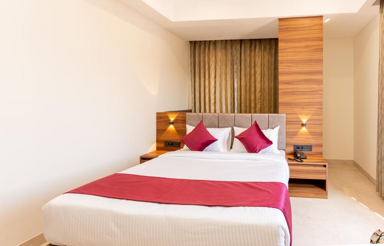 Raghunandan Palace - A Premier Boutique Stay, City Center & 500 Meters From City Railway Station أُودايبور المظهر الخارجي الصورة