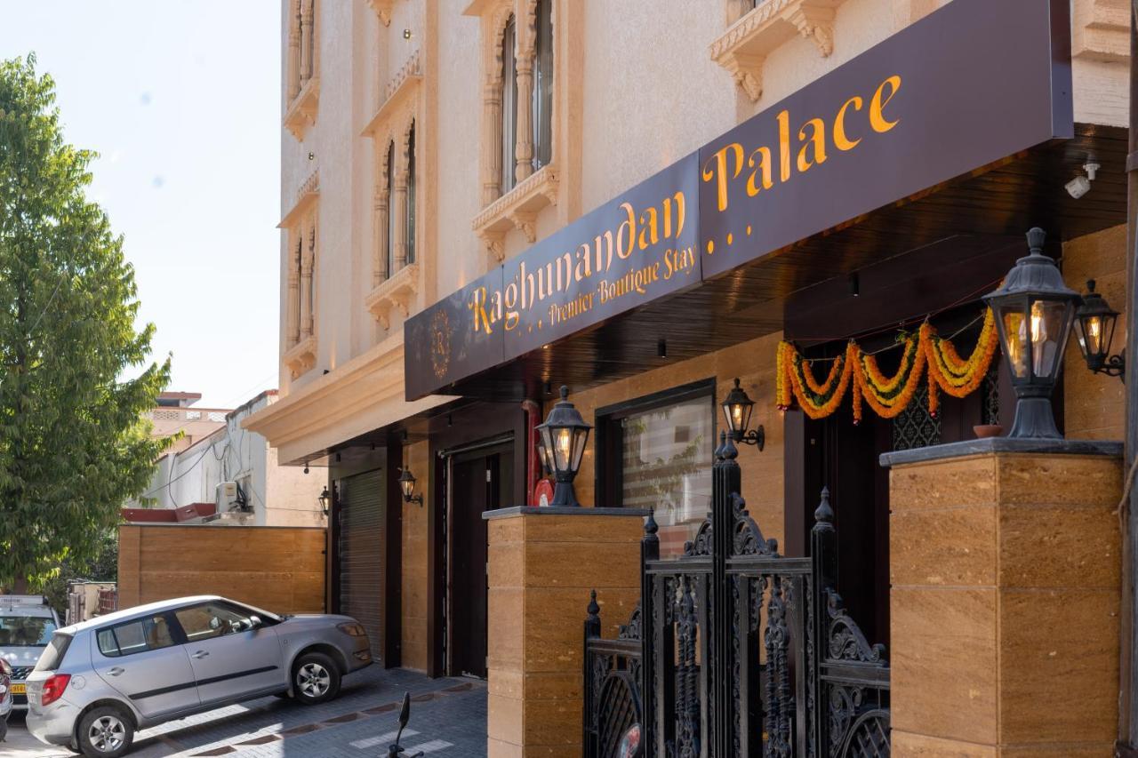 Raghunandan Palace - A Premier Boutique Stay, City Center & 500 Meters From City Railway Station أُودايبور المظهر الخارجي الصورة