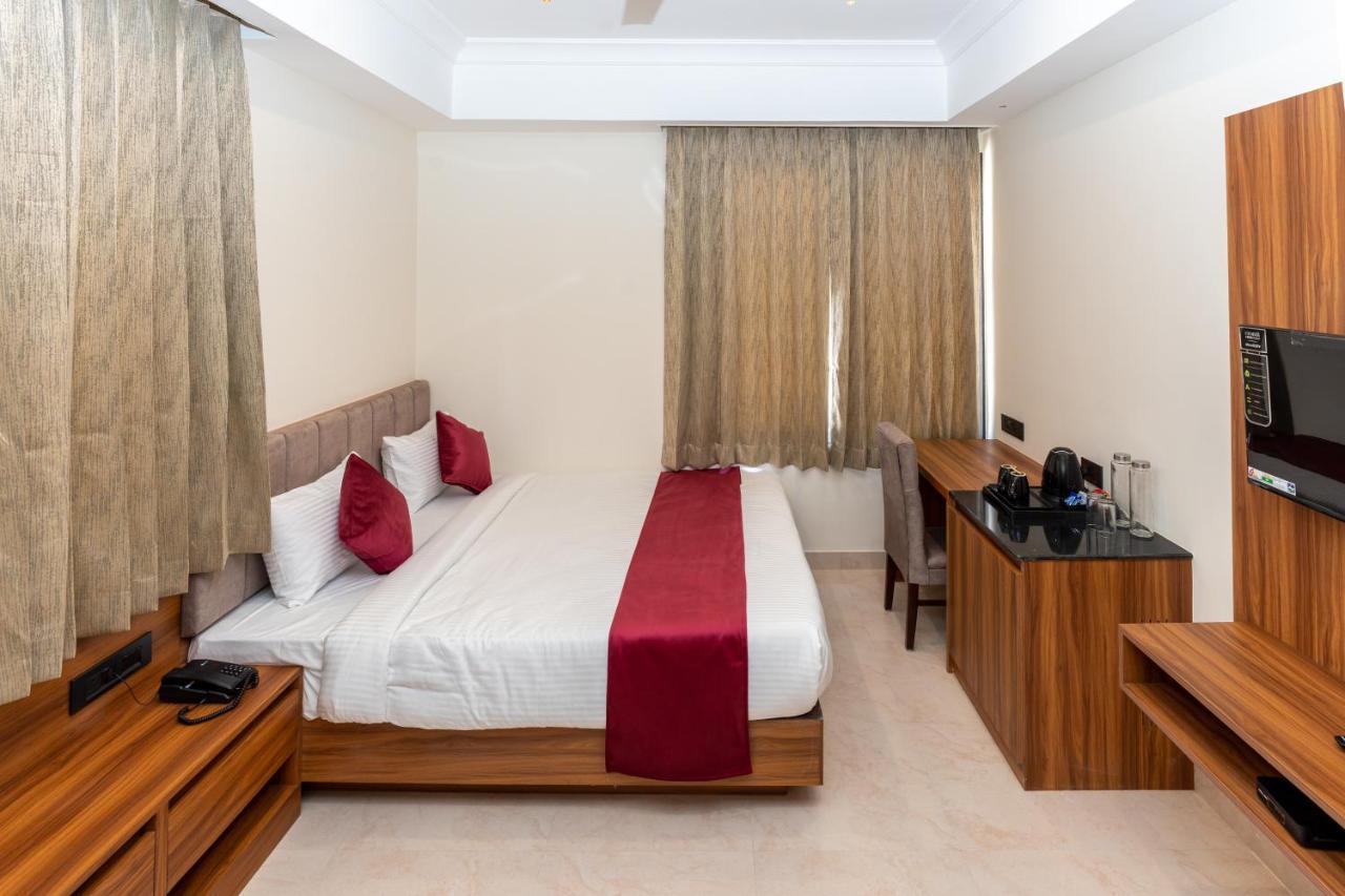 Raghunandan Palace - A Premier Boutique Stay, City Center & 500 Meters From City Railway Station أُودايبور المظهر الخارجي الصورة