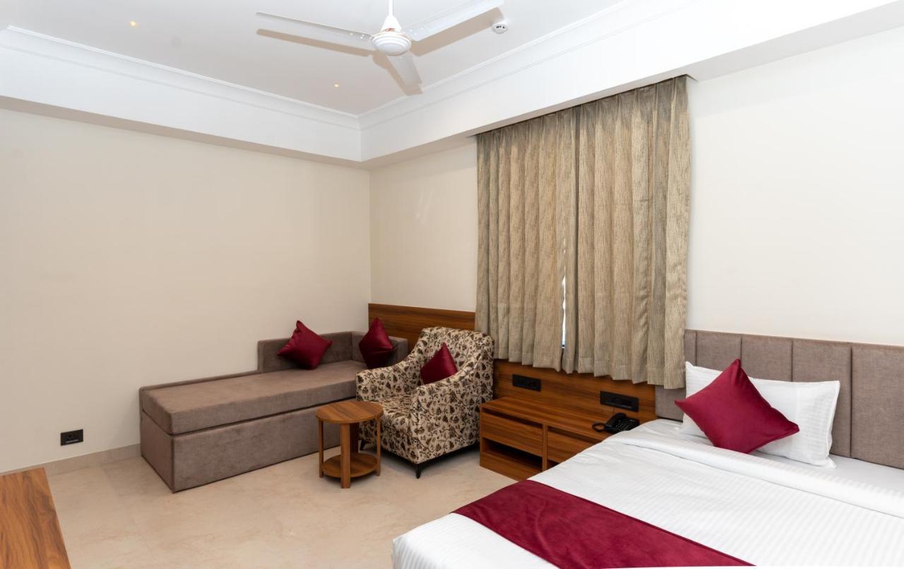 Raghunandan Palace - A Premier Boutique Stay, City Center & 500 Meters From City Railway Station أُودايبور المظهر الخارجي الصورة