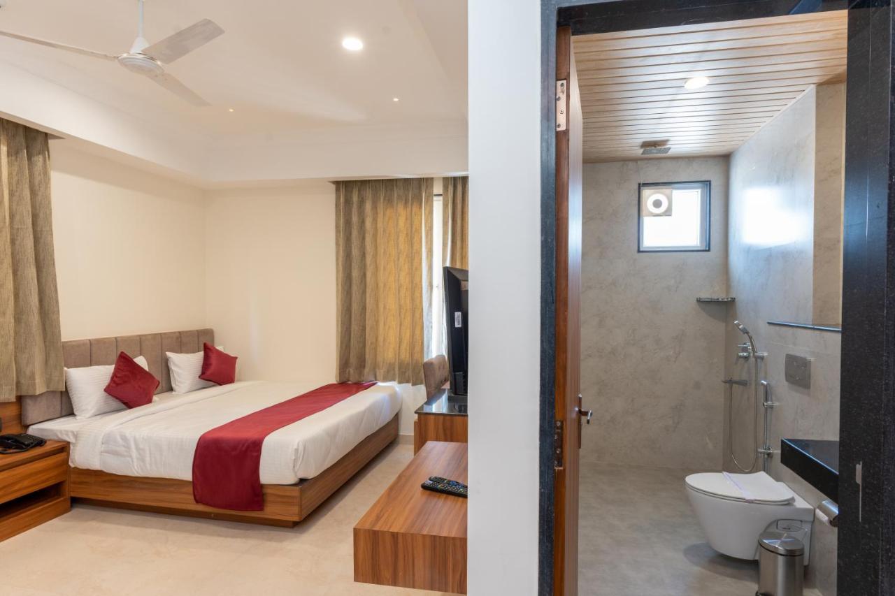 Raghunandan Palace - A Premier Boutique Stay, City Center & 500 Meters From City Railway Station أُودايبور المظهر الخارجي الصورة
