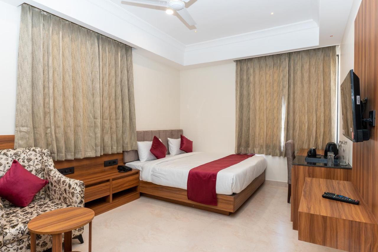 Raghunandan Palace - A Premier Boutique Stay, City Center & 500 Meters From City Railway Station أُودايبور المظهر الخارجي الصورة