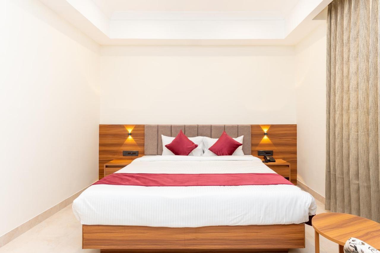 Raghunandan Palace - A Premier Boutique Stay, City Center & 500 Meters From City Railway Station أُودايبور المظهر الخارجي الصورة