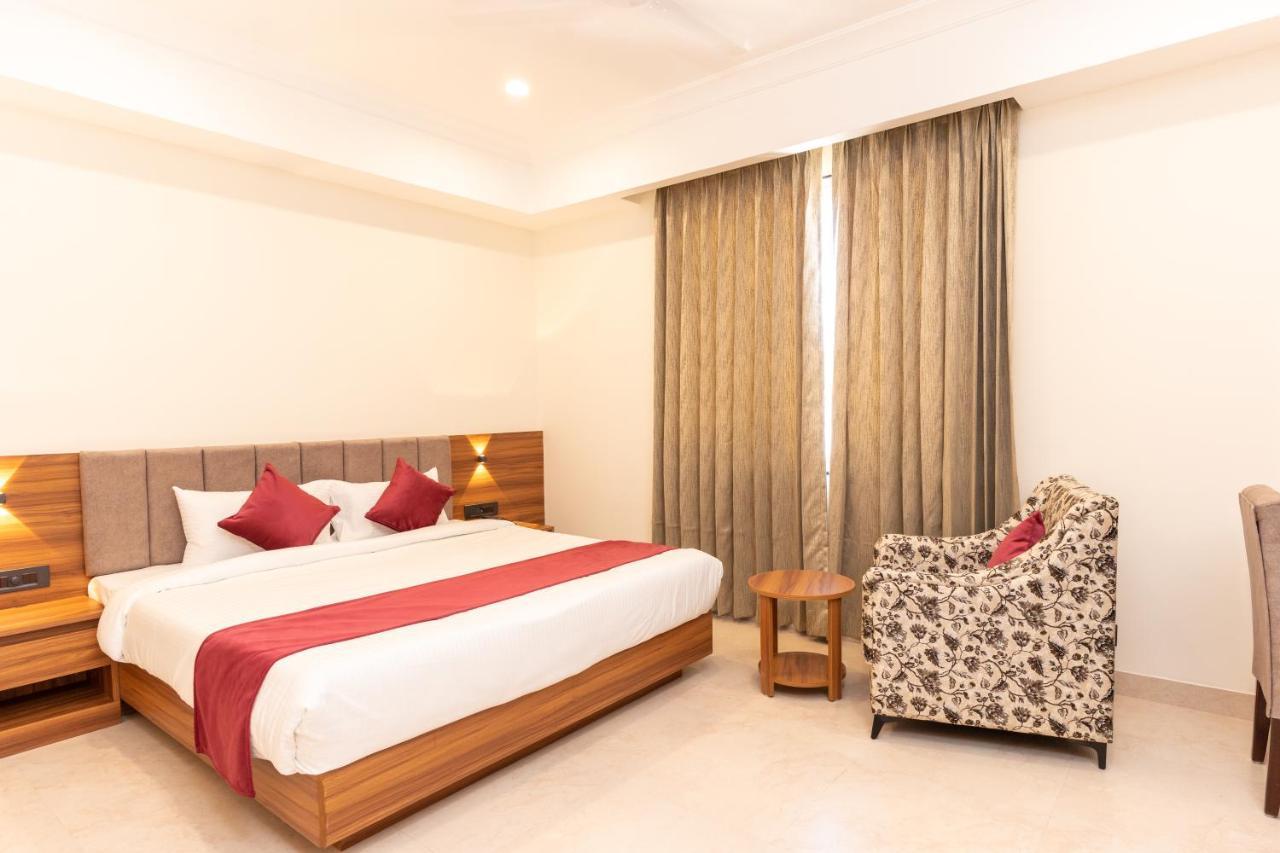Raghunandan Palace - A Premier Boutique Stay, City Center & 500 Meters From City Railway Station أُودايبور المظهر الخارجي الصورة