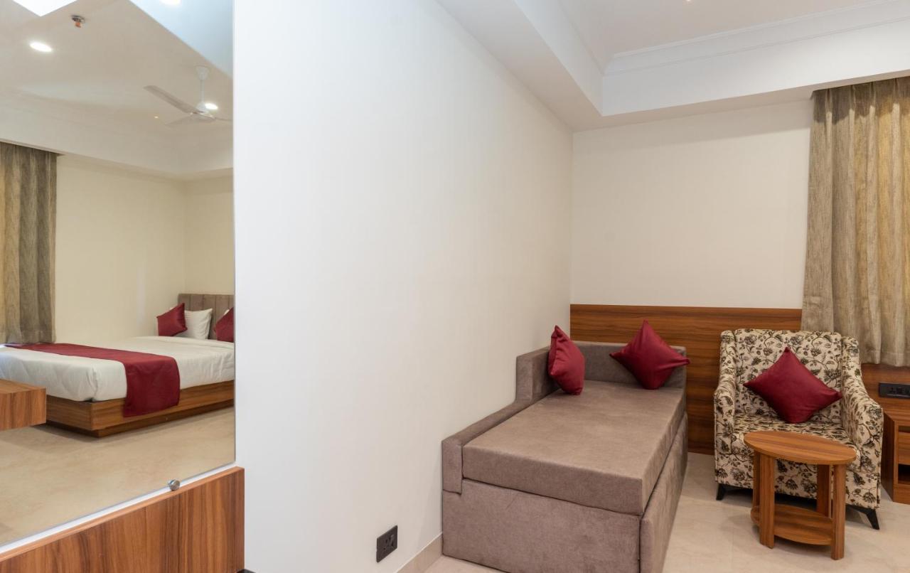 Raghunandan Palace - A Premier Boutique Stay, City Center & 500 Meters From City Railway Station أُودايبور المظهر الخارجي الصورة