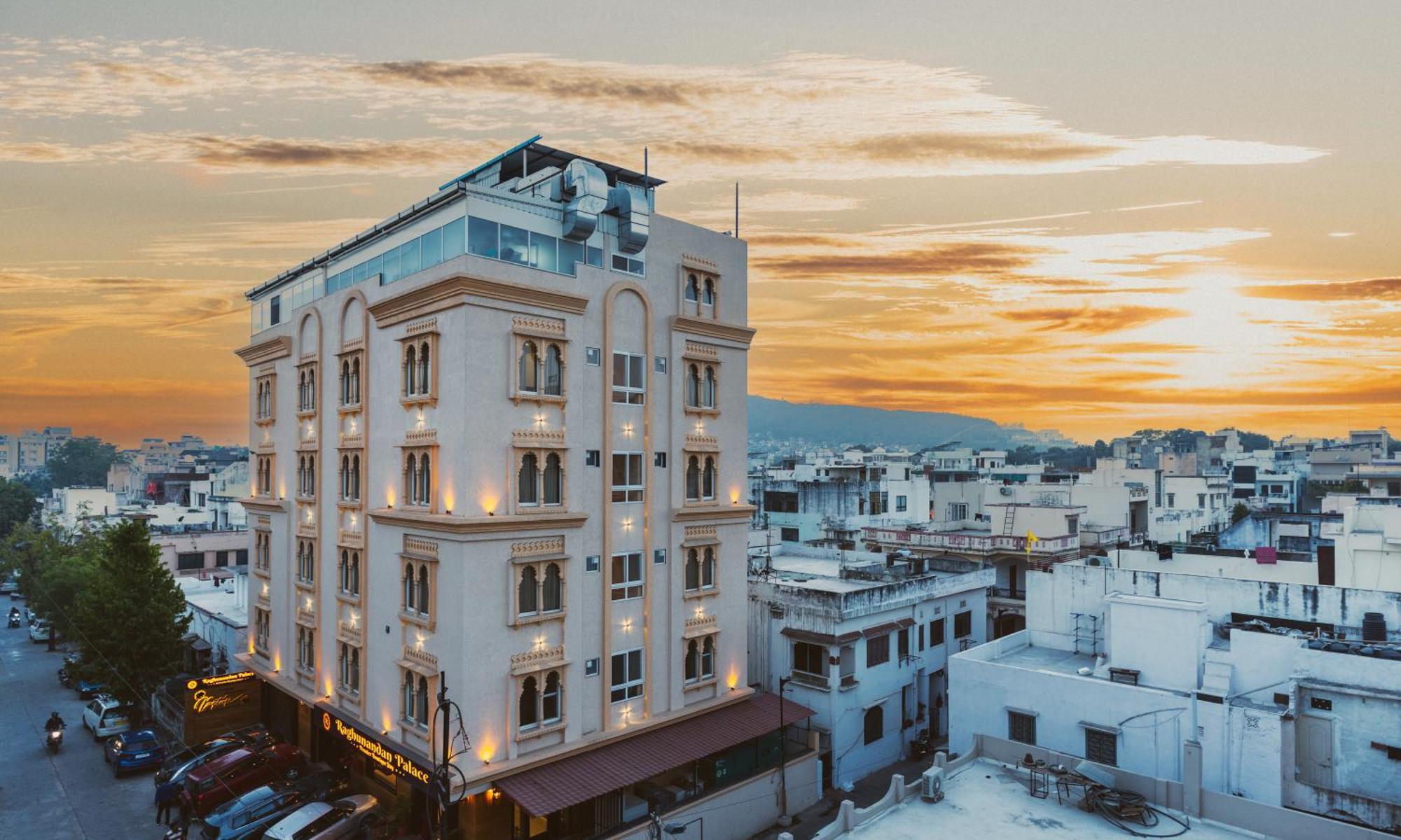 Raghunandan Palace - A Premier Boutique Stay, City Center & 500 Meters From City Railway Station أُودايبور المظهر الخارجي الصورة