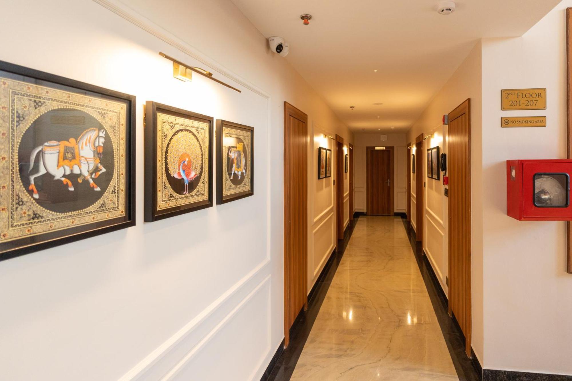 Raghunandan Palace - A Premier Boutique Stay, City Center & 500 Meters From City Railway Station أُودايبور المظهر الخارجي الصورة