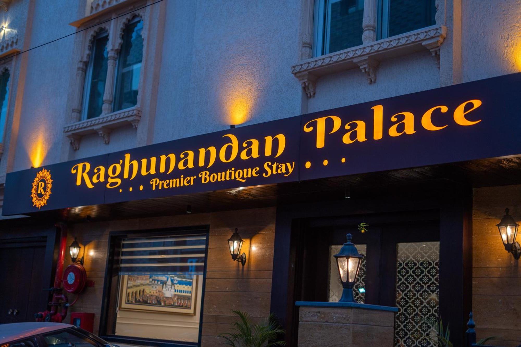 Raghunandan Palace - A Premier Boutique Stay, City Center & 500 Meters From City Railway Station أُودايبور المظهر الخارجي الصورة
