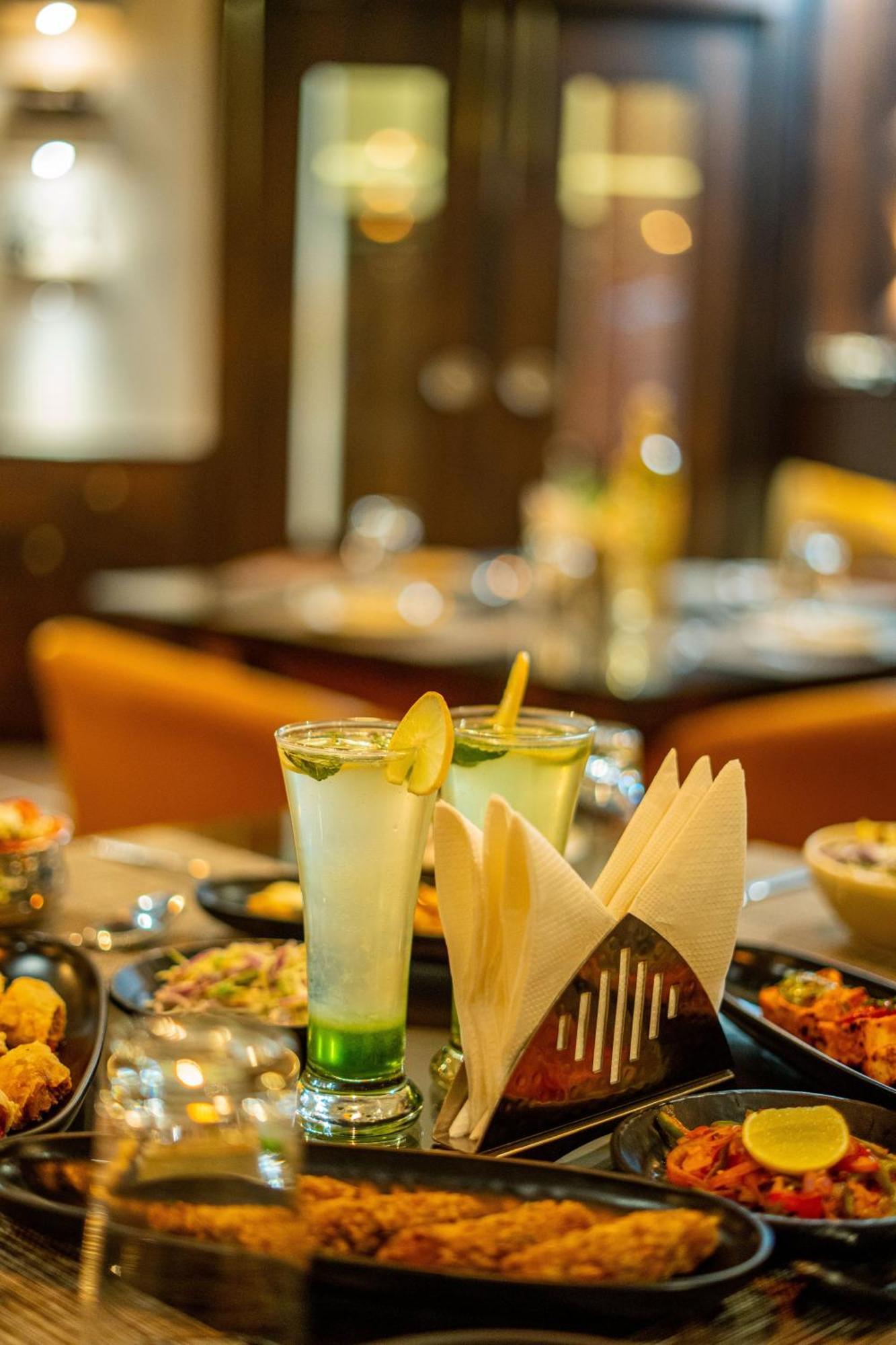 Raghunandan Palace - A Premier Boutique Stay, City Center & 500 Meters From City Railway Station أُودايبور المظهر الخارجي الصورة