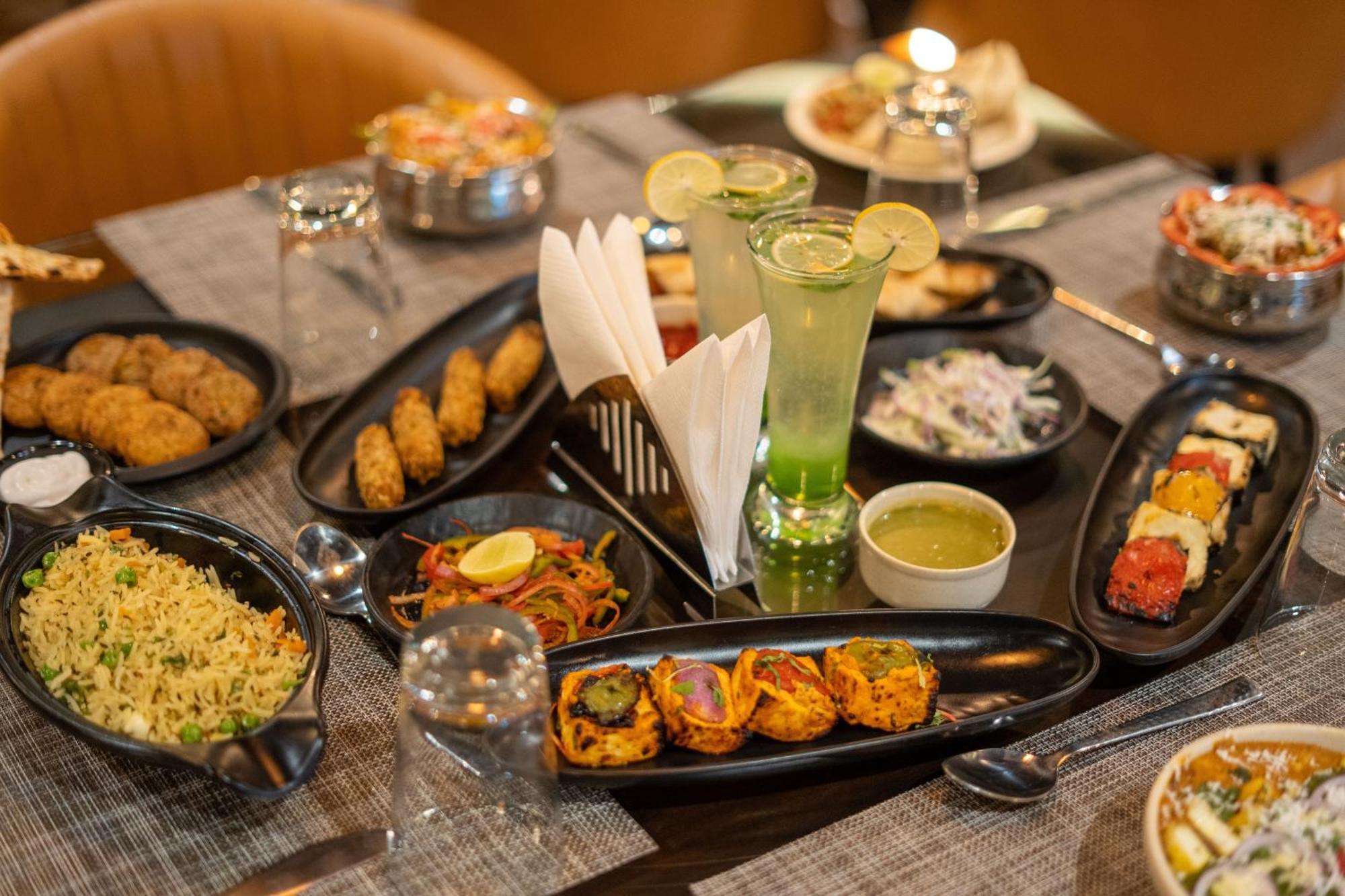 Raghunandan Palace - A Premier Boutique Stay, City Center & 500 Meters From City Railway Station أُودايبور المظهر الخارجي الصورة