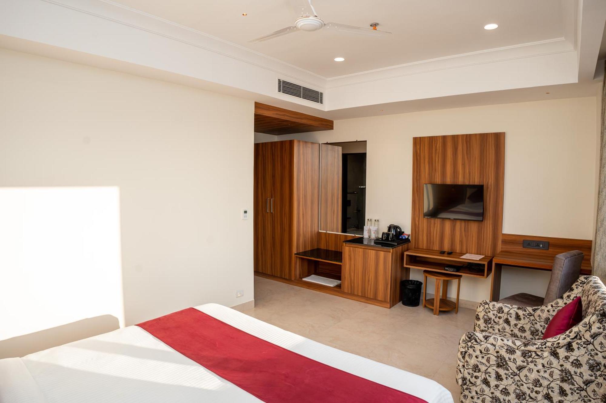 Raghunandan Palace - A Premier Boutique Stay, City Center & 500 Meters From City Railway Station أُودايبور المظهر الخارجي الصورة