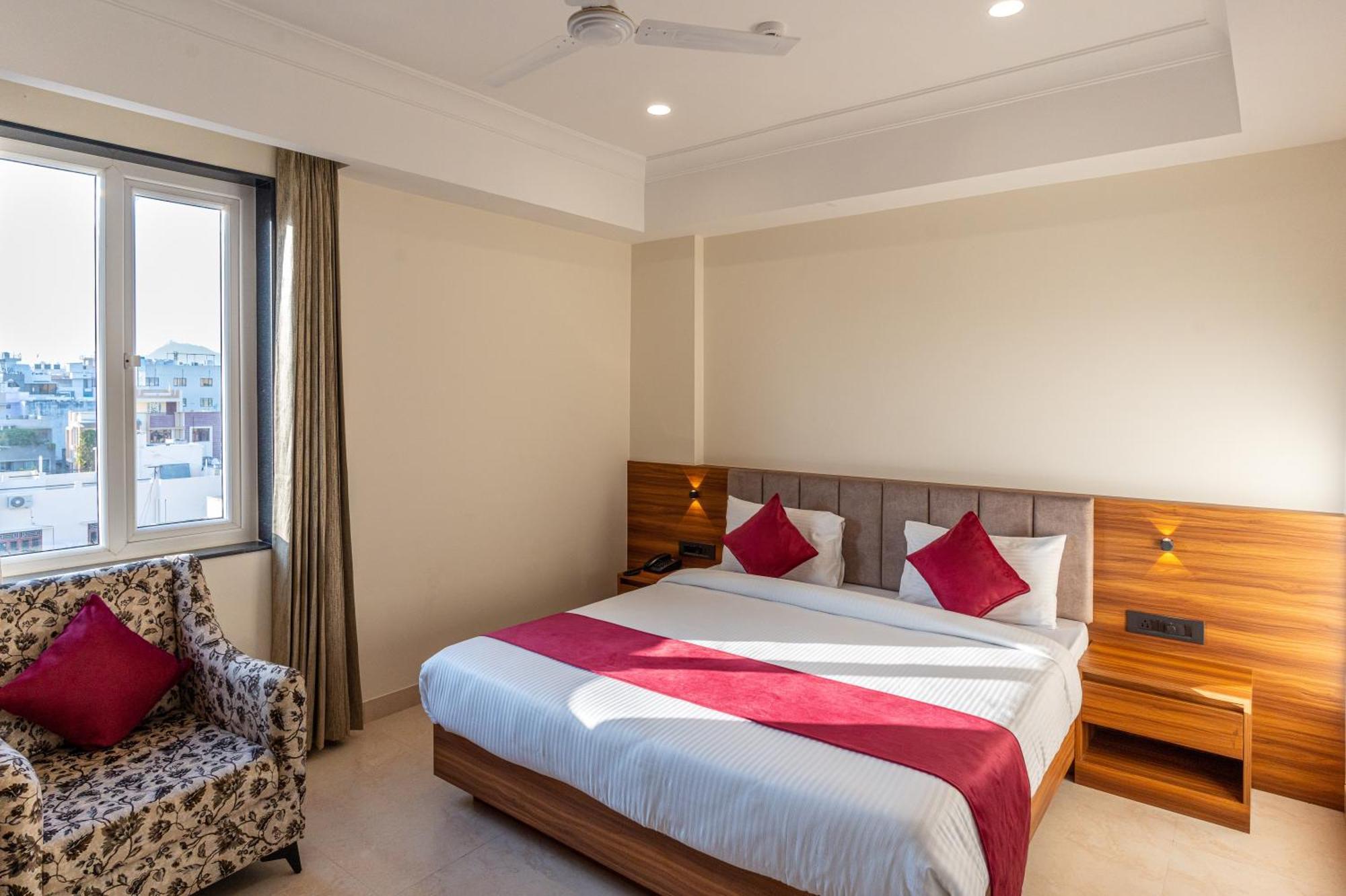 Raghunandan Palace - A Premier Boutique Stay, City Center & 500 Meters From City Railway Station أُودايبور المظهر الخارجي الصورة