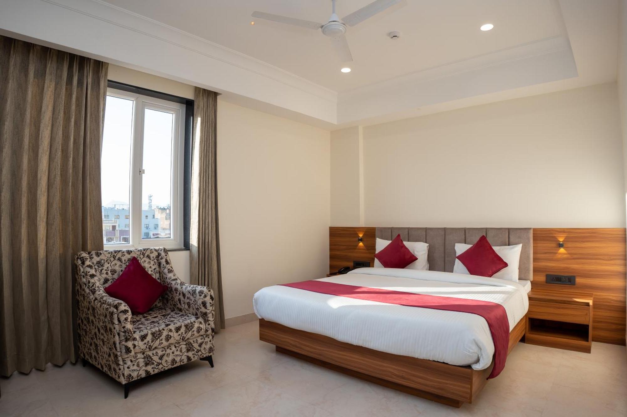 Raghunandan Palace - A Premier Boutique Stay, City Center & 500 Meters From City Railway Station أُودايبور المظهر الخارجي الصورة