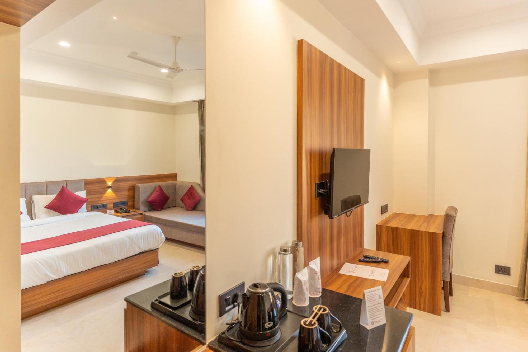Raghunandan Palace - A Premier Boutique Stay, City Center & 500 Meters From City Railway Station أُودايبور المظهر الخارجي الصورة