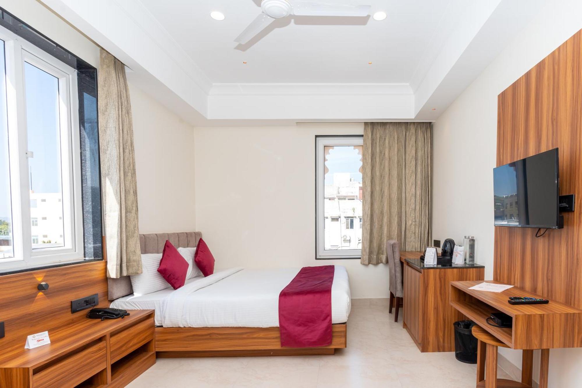 Raghunandan Palace - A Premier Boutique Stay, City Center & 500 Meters From City Railway Station أُودايبور المظهر الخارجي الصورة