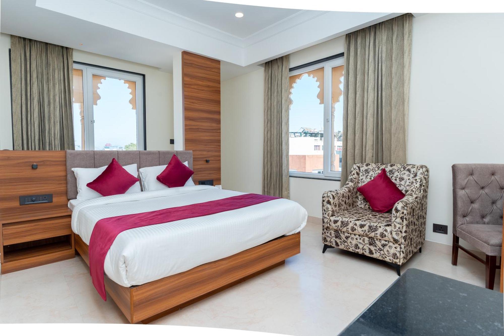 Raghunandan Palace - A Premier Boutique Stay, City Center & 500 Meters From City Railway Station أُودايبور المظهر الخارجي الصورة